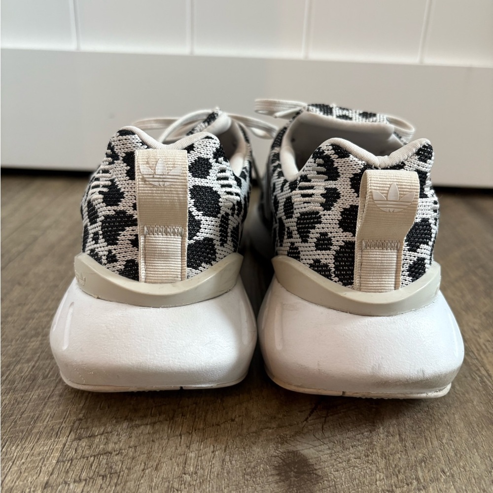 Adidas Swift Run 22 J Leopard Tennis Shoes - Picture 4 of 6